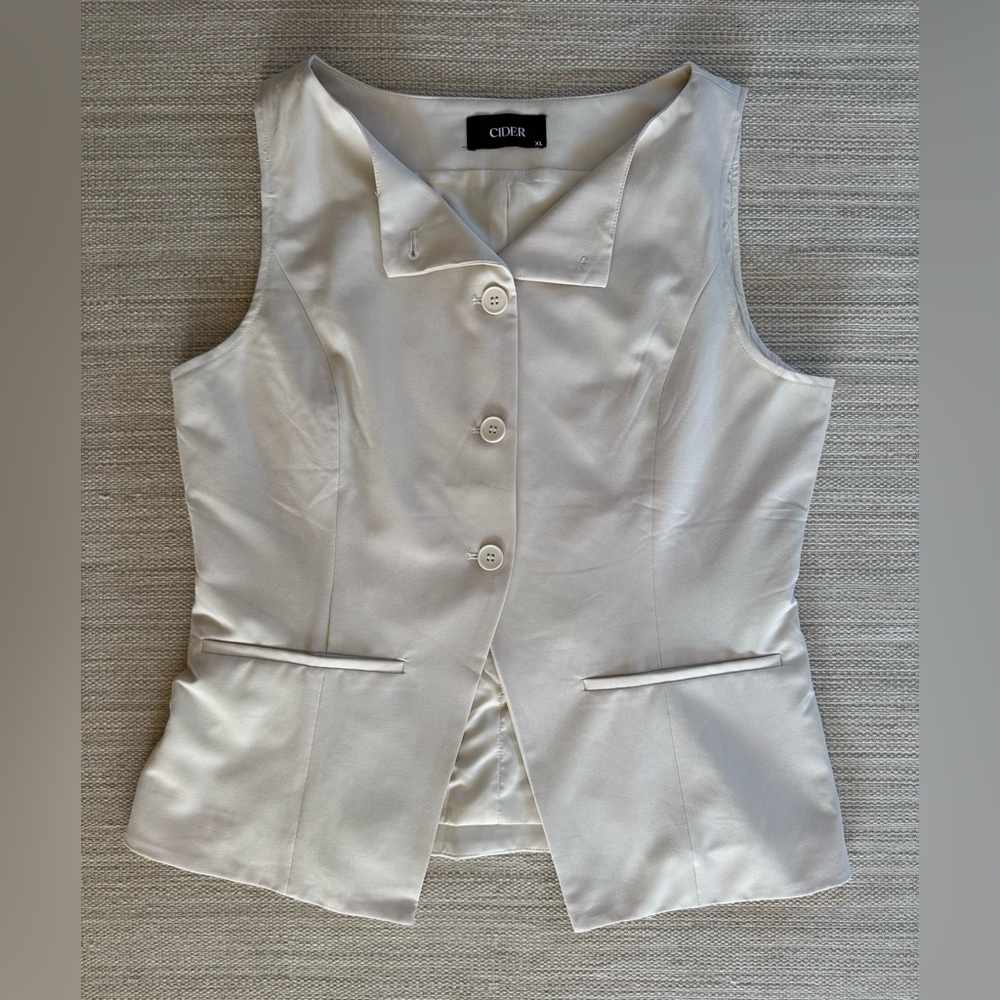 Cider beige button up elegant office casual women’s vest size XL
